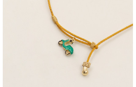 Collar cordón hilo dorado color mostaza,nudos macr