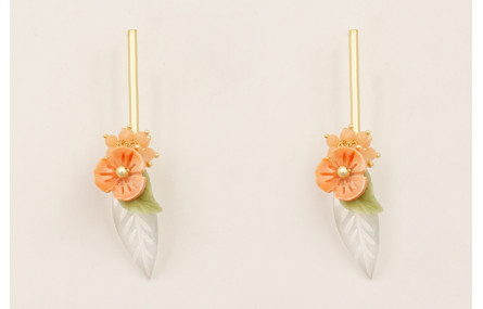 Pendientes perno palo dorado mate con hoja curvada