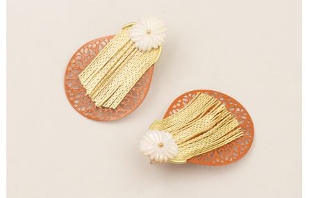 Pendientes florco dorado mate con flor nacar blanc