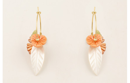 Pendientes aro mediano dorado mate con hoja y flor