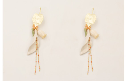 Pendientes hoja ovalada dorada mate con burruño pi