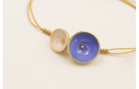 Pulsera hilo dorado con nudo serpiente y centro se