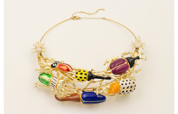 Collar escarabajos esmaltados verde, rojo ,mostaza
