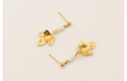 Pendientes perno bolita colgante hoja con BAÑO ORO