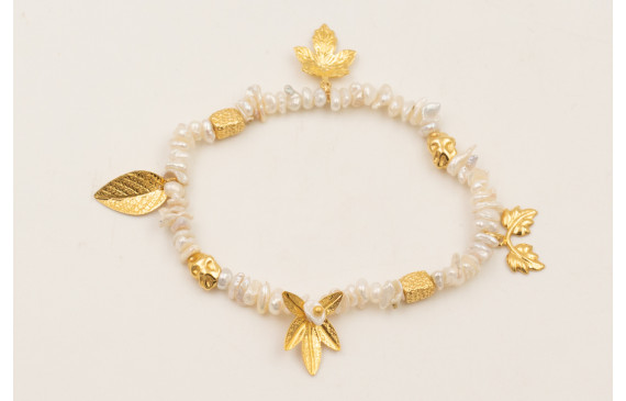 Pulsera chips perlas naturales, hojas y entrepieza