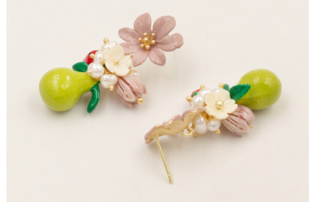 Pendientes flor pintada a mano lila con pera esmal