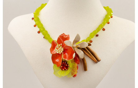 Collar discos facetados jade verde con flores esma