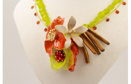 Collar discos facetados jade verde con flores esma