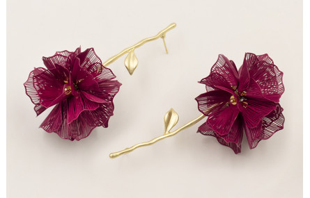 Pendientes rama con hoja dorada mate y bola de cas