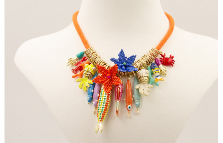 Collar goma naranja con arandelas doradas mate, pe