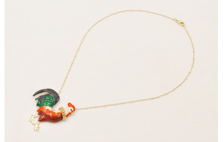 Collar cadena perlitas intercaladas con gallina es