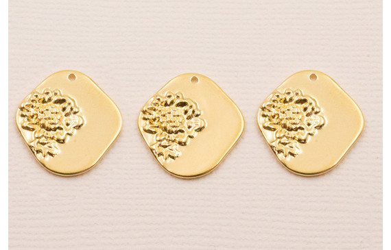 Colgante Rombo 18*16 Flor  Baño Oro 3M 18K