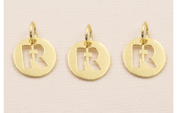 Colgante letra R 10mm Baño Oro 18K, 3Micras