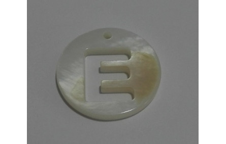 Letra calada 15mm Nacar E