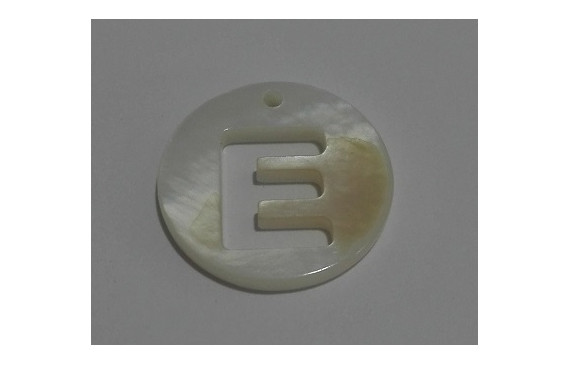 Letra calada 15mm Nacar E