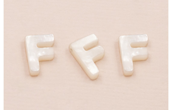 Letra Nacar F  10mm agujero horizontal superior