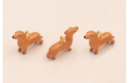 Colgante Perro Salchicha 12*9mm Marrón y Negro