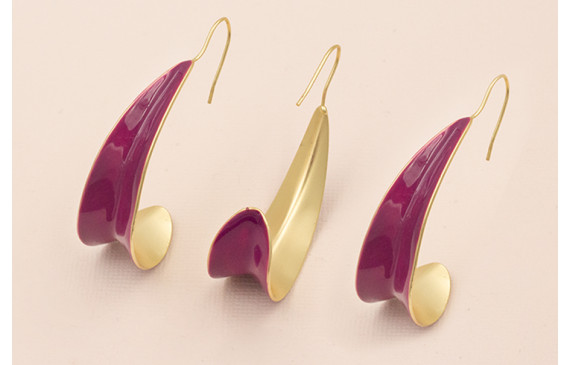 Pendiente pétalo curvado 50*25mm Oro Mate y Morado