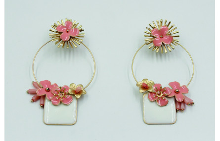 Pendientes aro con flores rosas cosidas y rectangu