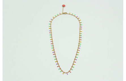 Collar sencillo de cadena con colgantes esmaltados