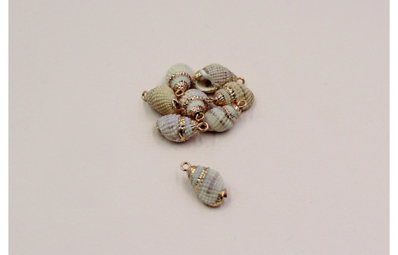 Caracola borde dorado 15*10mm con anilla