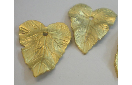 Cuenta Hoja 35*26mm triangular Oro Mate