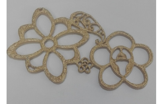 Conjunto 2 flores crochet 38.5*65 oro mate