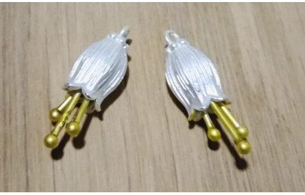 Colgante flor estambres 21*7mm Oro y Plata Mate