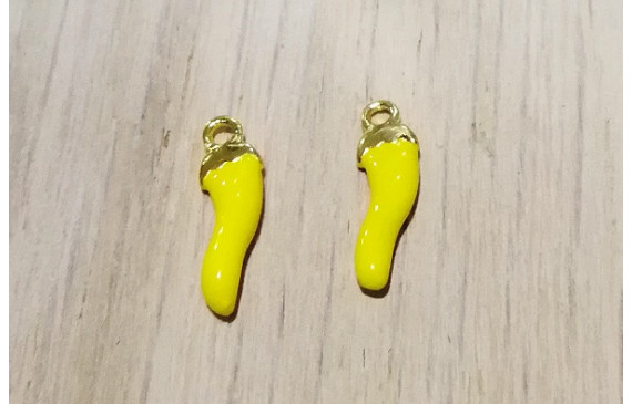 Colgante Pimiento 14mm Amarillo +Oro