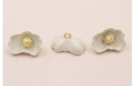 Flor Acampanada 30*20 Blanco Roto y Oro Mate