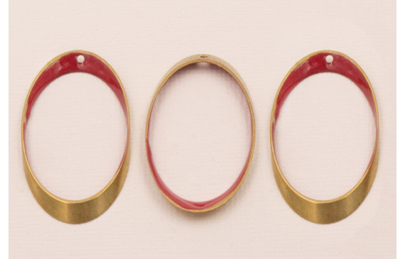 Ovalo Biselado 40*22 Esmalte Frambuesa