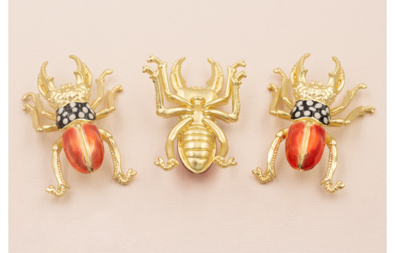 Escarabajo doble Pinza 50*40 Oro Mate Rojo motas