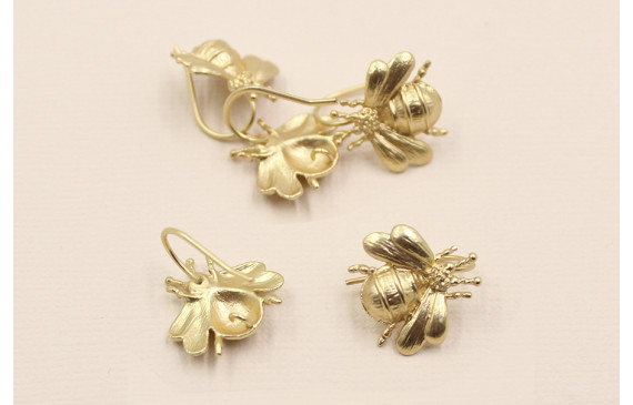 Pendiente gancho Abeja 16*17mm Dorado Mate