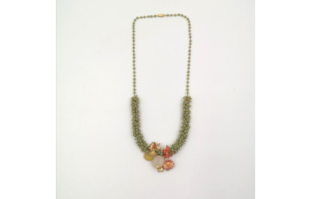 Collar facetadas verdes burruño, margarita, brillo