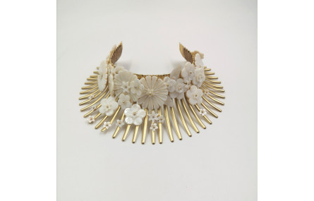Collar rigido flores nacar
