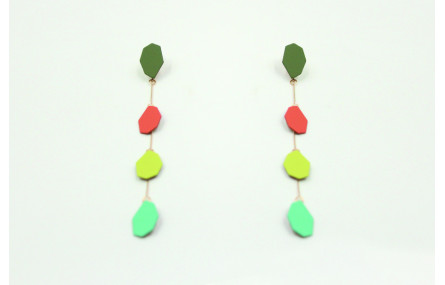 Pendientes largos con esmaltes mates pistacho, tur