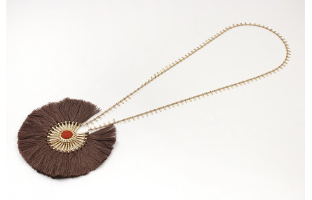 Collar largo roseton pompones color topo, brillo n