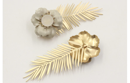 Pendientes hoja palmera en oro mate con flores esm