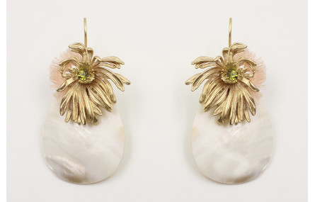 Pendientes con gots de nacar, nenufar en oro mate,
