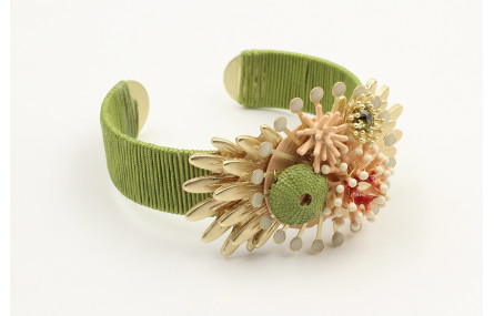 Pulsera rigida forrada hilo verde oliva con escama