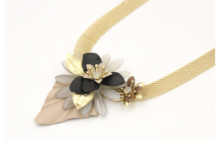 Collar de cadena de malla oro mate con centro de f