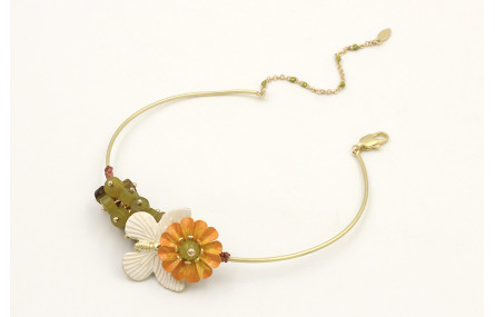 Pulsera rigida con mariposa crema, flor esmalte ma
