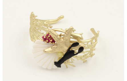 Brazalete coral dorado mate con estrella, langosta