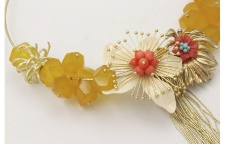 Collar rigido piedras amarillas y coral con flor e