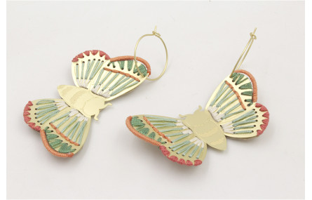 Pendiente con perno gancho sencillo oro mate con t