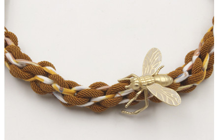 Collar cordón trenzado marrón y liberty con flores