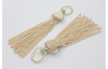 Pendientes perno aro bolitas turquesas con fleco a