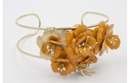 choker doble aro dorado con flores sobrepuestas es