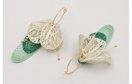 Pendientes aro mediano dorado mate con colgante al