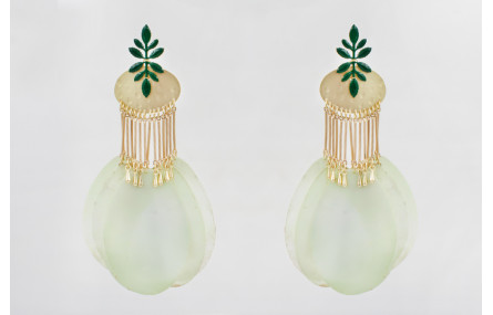 Pendientes perno pétalos esmaltaldos verde ingles 